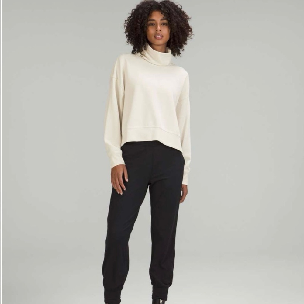 Lululemon Softstreme Turtleneck Pullover
White Opal, Size 4